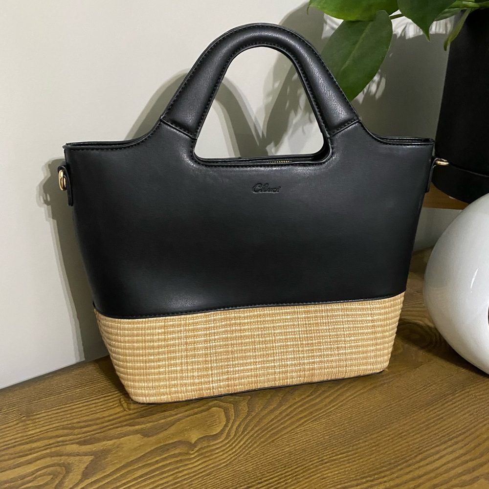 Cluci purse- like new